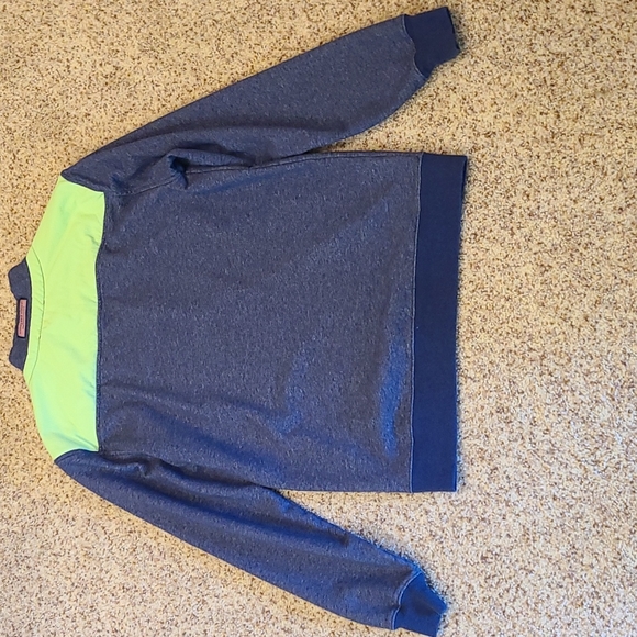 88. Vineyard Vines men's quarter zip top - Picture 8 of 12